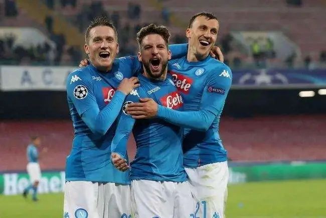 那不勒斯：欧冠征途上的战术博弈与荣耀突围